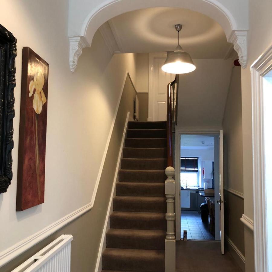 Comfy Big 7 Bedroom Townhouse 哈罗盖特 外观 照片