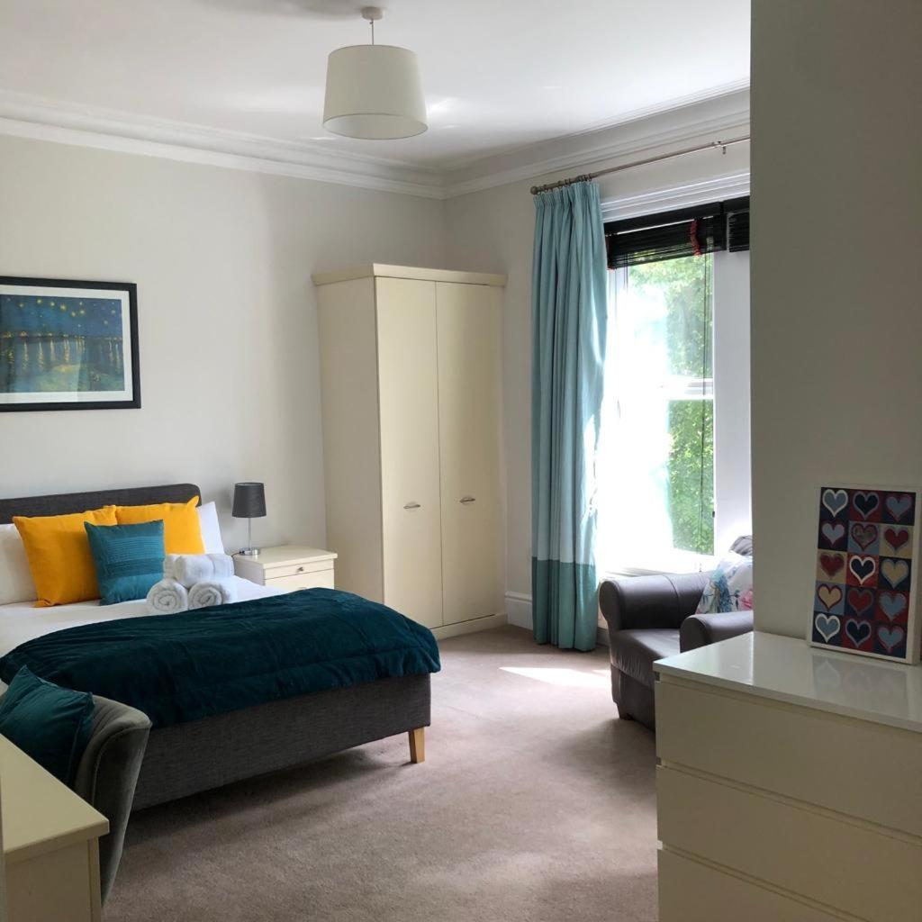 Comfy Big 7 Bedroom Townhouse 哈罗盖特 外观 照片